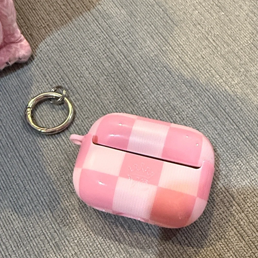 BNIB Velvet Caviar White AirPods Case